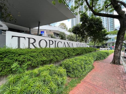 Tropicana Suite - Tap to explore photos