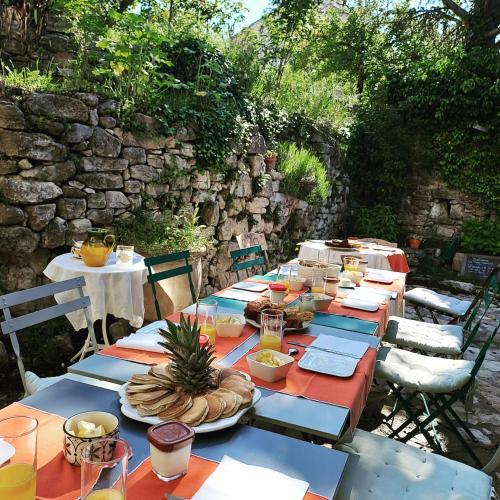 Les Roses Trémières chambre d'hôte Bargème