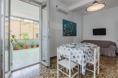  GuestHost - Cagliari Comfy Apartment with Terrace & Netflix! in Selargius
