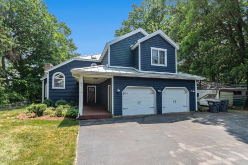 The Big Blue Lakehouse