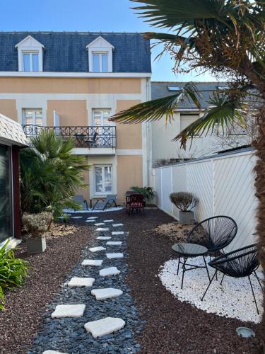 Hôtel La Villefromoy - image 4