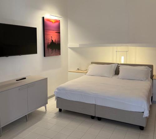 2 bedrooms, 3 beds