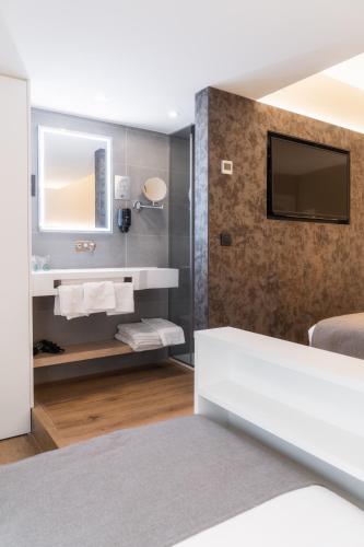 3 twin beds