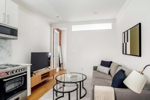 Murray Hill 2br w laundry nr Empire State NYC-1157 in New York, USA