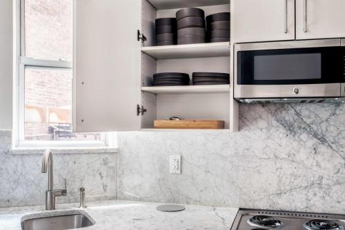 Murray Hill 2br w laundry nr Empire State NYC-1157 in New York, USA