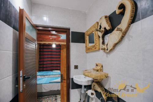 Atlas Chalet Armed in Aroumd