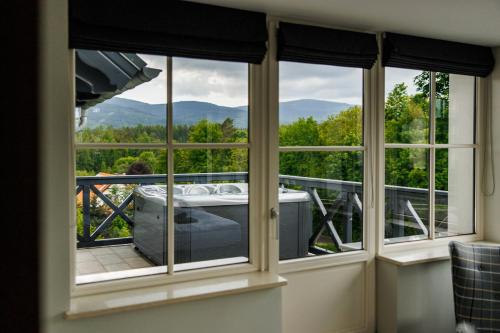 Apartment with Mountain View