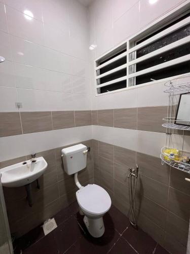 Rumah 127 - Homestay Taiping, Simpang (Foto 6)