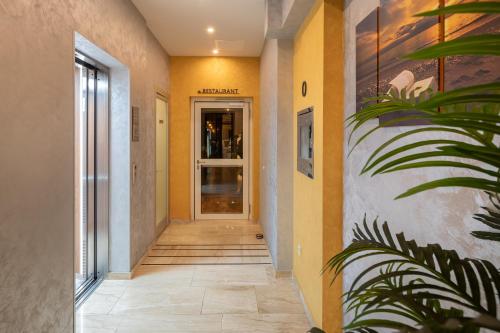 Tampilan eksterior, Hotel Central Beach 9 in Makarska