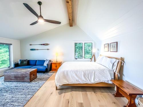 Luxury Expansive Lakefront Newly Renovated - Tap to explore photos