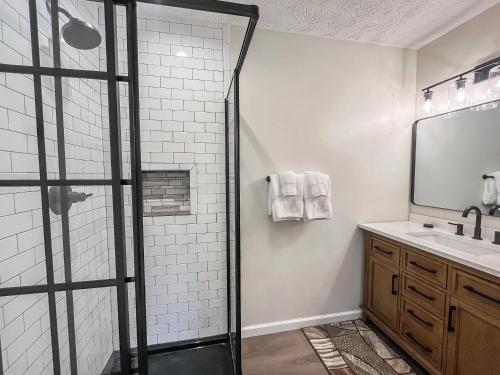 Newly Renovated Super Close Lake Access Dock Walk to Ski Slopes at Wisp