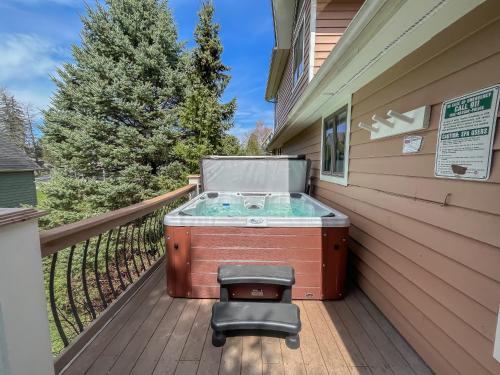 Newly Renovated Super Close Lake Access Dock Walk to Ski Slopes at Wisp