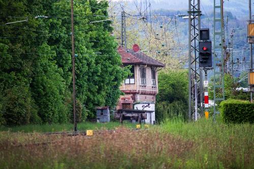 BlackNCozy - Stellwerk mit Boxspringbett in zentraler Lage