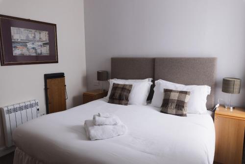 2 twin beds