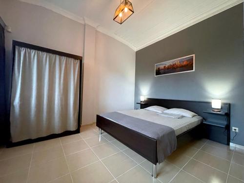 1 queen bed, 1 sofa bed