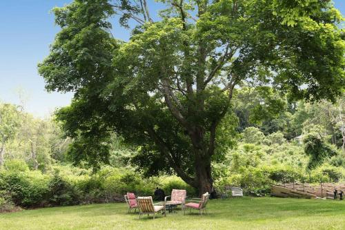 1670 Farmhouse near beach with hot tub & sauna