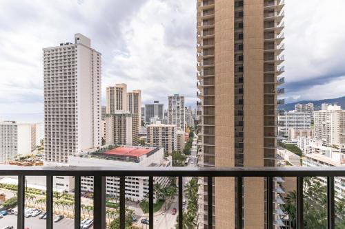 22nd Floor Condo with Stunning Ocean Views and Free Parking! - image 2