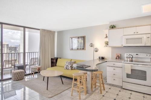 High Rise Ocean View Waikiki Condo FREE Parking & Wi-Fi - image 5