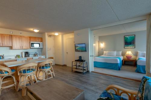Updated Waikiki Condo with Mountain Views - 22nd floor Free parking & WiFi - image 4