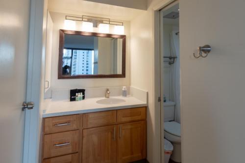 Updated Waikiki Condo with Mountain Views - 22nd floor Free parking & WiFi - image 14