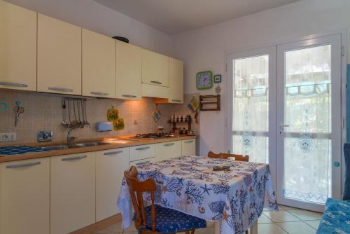 One-Bedroom Apartment image 10