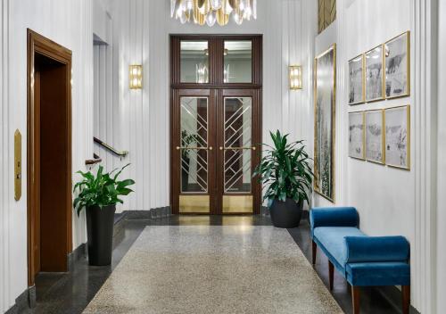 ล็อบบี้, The Darling in วิเซเลีย (CA)