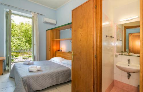 Double or Twin Room with Partial Sea View