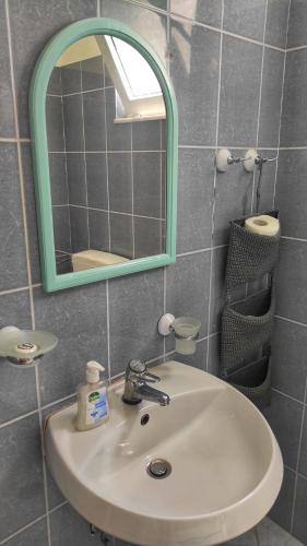 1 double bed, 1 twin bed