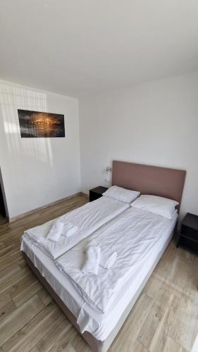 Double Room with Terrace image 3