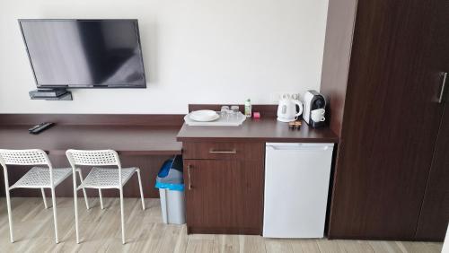 Double Room with Terrace image 5