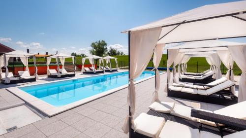 Peldbaseins, Tisza-to Apartmanpark in Kiskore