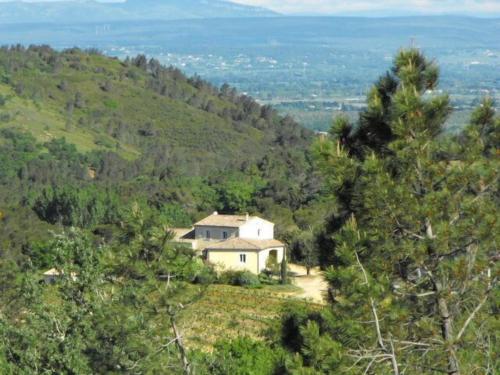 Piscine chauffée au calme sur un domaine viticole familial grande maison climatisation