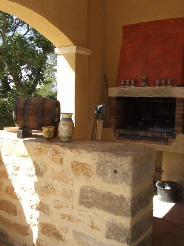 Piscine chauffée au calme sur un domaine viticole familial grande maison climatisation