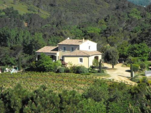 Piscine chauffée au calme sur un domaine viticole familial grande maison climatisation