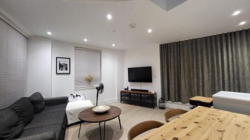 Amazing central 1bedroom duplex apartment