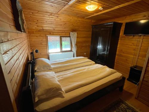 2 twin beds