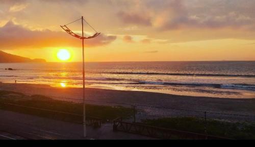 AMAR O MAR - Apto frente mar. Prox. Parque Beto Carrero