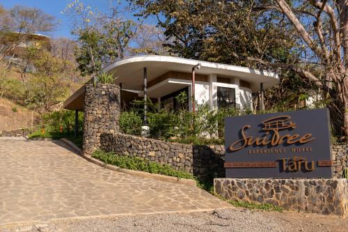 471168246 Suitree Experience Hotel