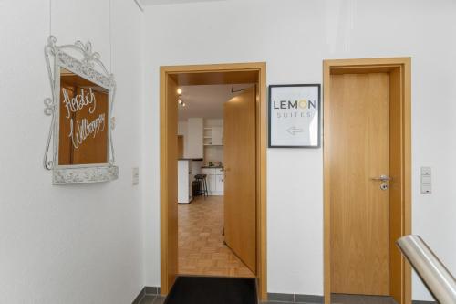 入口, Lemon Suites Hildrizhausen - Ideal für Teams und Monteure (Lemon Suites Hildrizhausen - Ideal fur Teams und Monteure) in 霍爾茨格靈恩