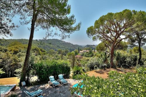 Villa Provençale avec 2 maisons d'amis ,piscine ,Jacuzzi ,vue mer