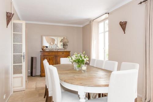 Villa Provençale avec 2 maisons d'amis ,piscine ,Jacuzzi ,vue mer (Villa Provencale avec 2 maisons d'amis ,piscine ,Jacuzzi ,vue mer) in La Roquette-sur-Siagne