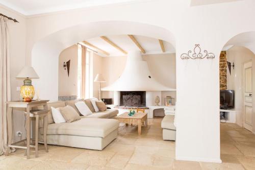 Villa Provençale avec 2 maisons d'amis ,piscine ,Jacuzzi ,vue mer (Villa Provencale avec 2 maisons d'amis ,piscine ,Jacuzzi ,vue mer) in La Roquette-sur-Siagne
