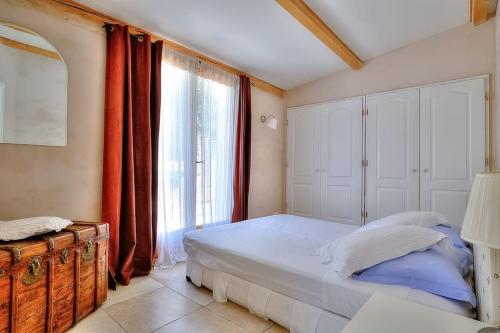 Villa Provençale avec 2 maisons d'amis ,piscine ,Jacuzzi ,vue mer