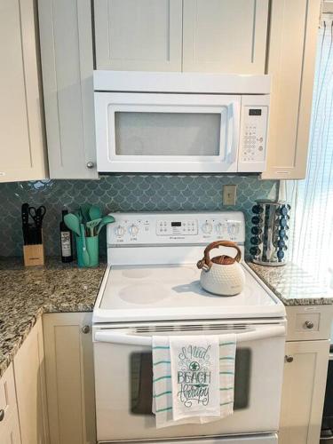 Crow's Nest - Private Guest Apt Near Bike Trail/3.7 mi to Beach