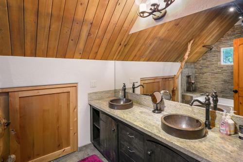 Klamath - V057 Cabin - main image