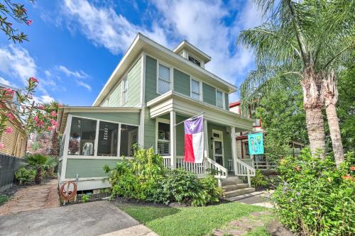 Historic Galveston Hideaway, Walk to the Beach!