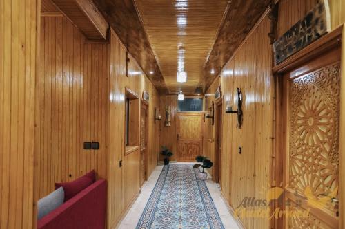 Atlas Chalet Armed in Aroumd