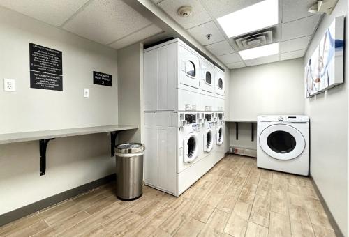 Candlewood Suites Indianapolis Downtown Medical District an IHG Hotel - image 2