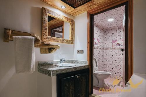 Atlas Chalet Armed in Aroumd