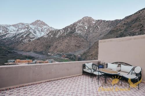 Atlas Chalet Armed in Aroumd